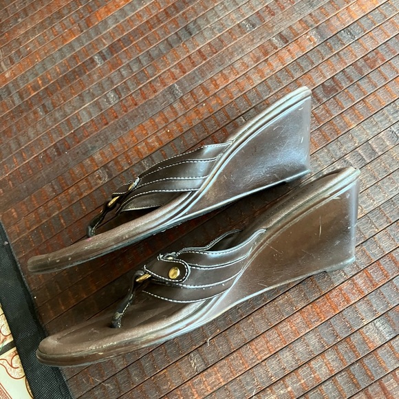 Predictions Brown Wedge - Size 7.5 - Picture 3 of 7